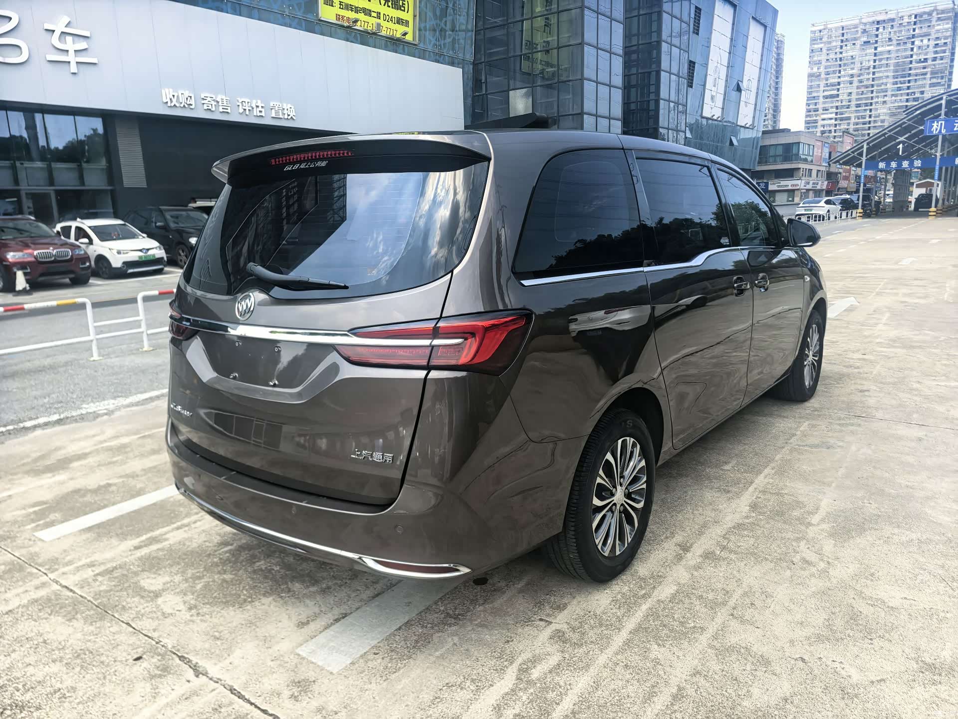 Buick GL8, 2021 4