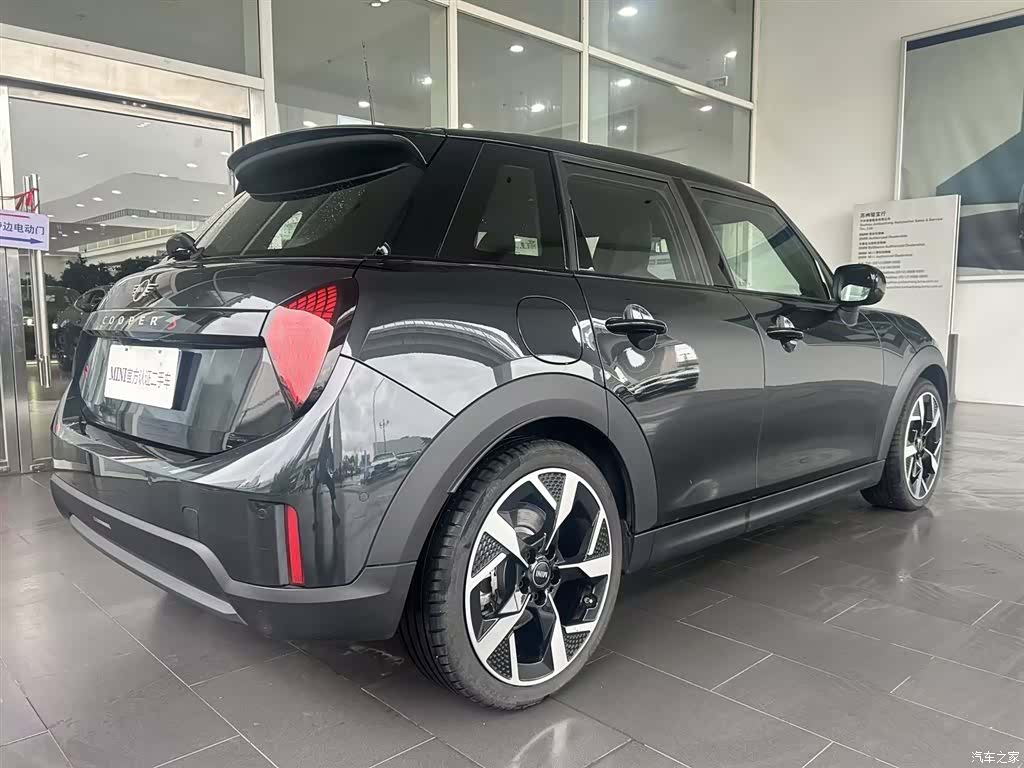 Mini Cooper, 2024 4