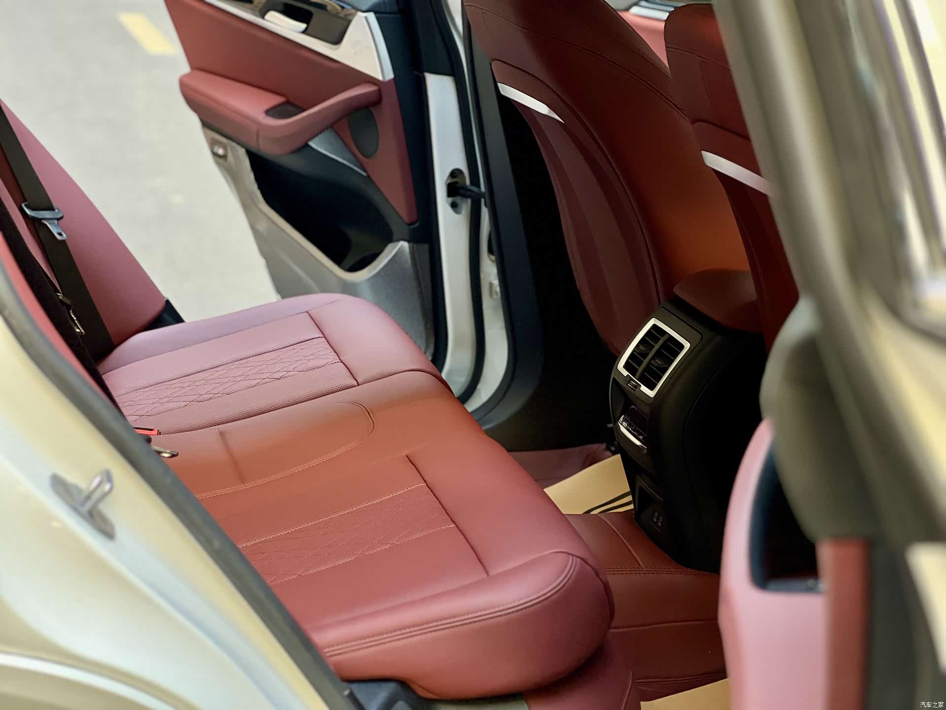 BMW iX3, 2024 13