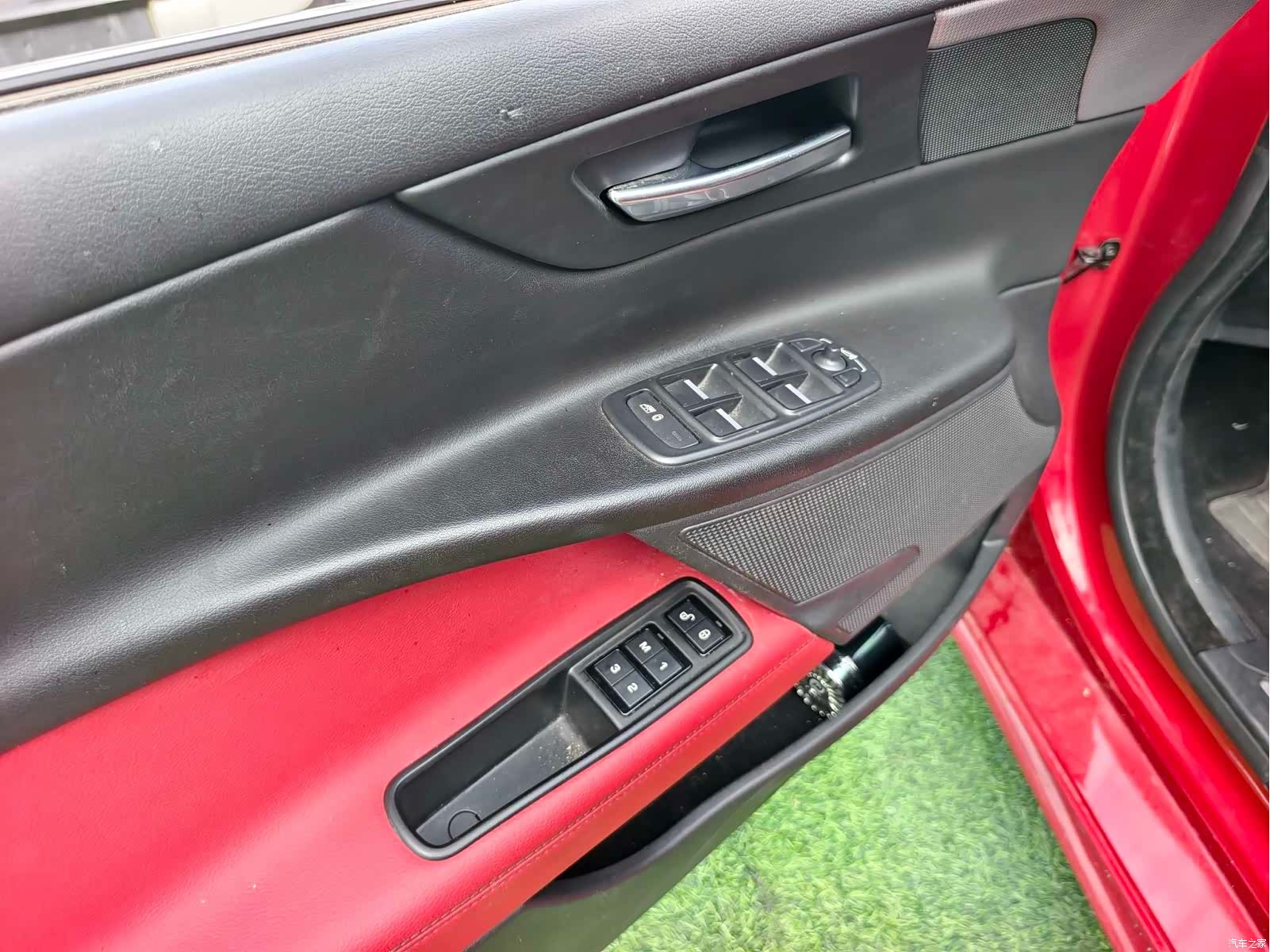 Jaguar XE, 2017 10