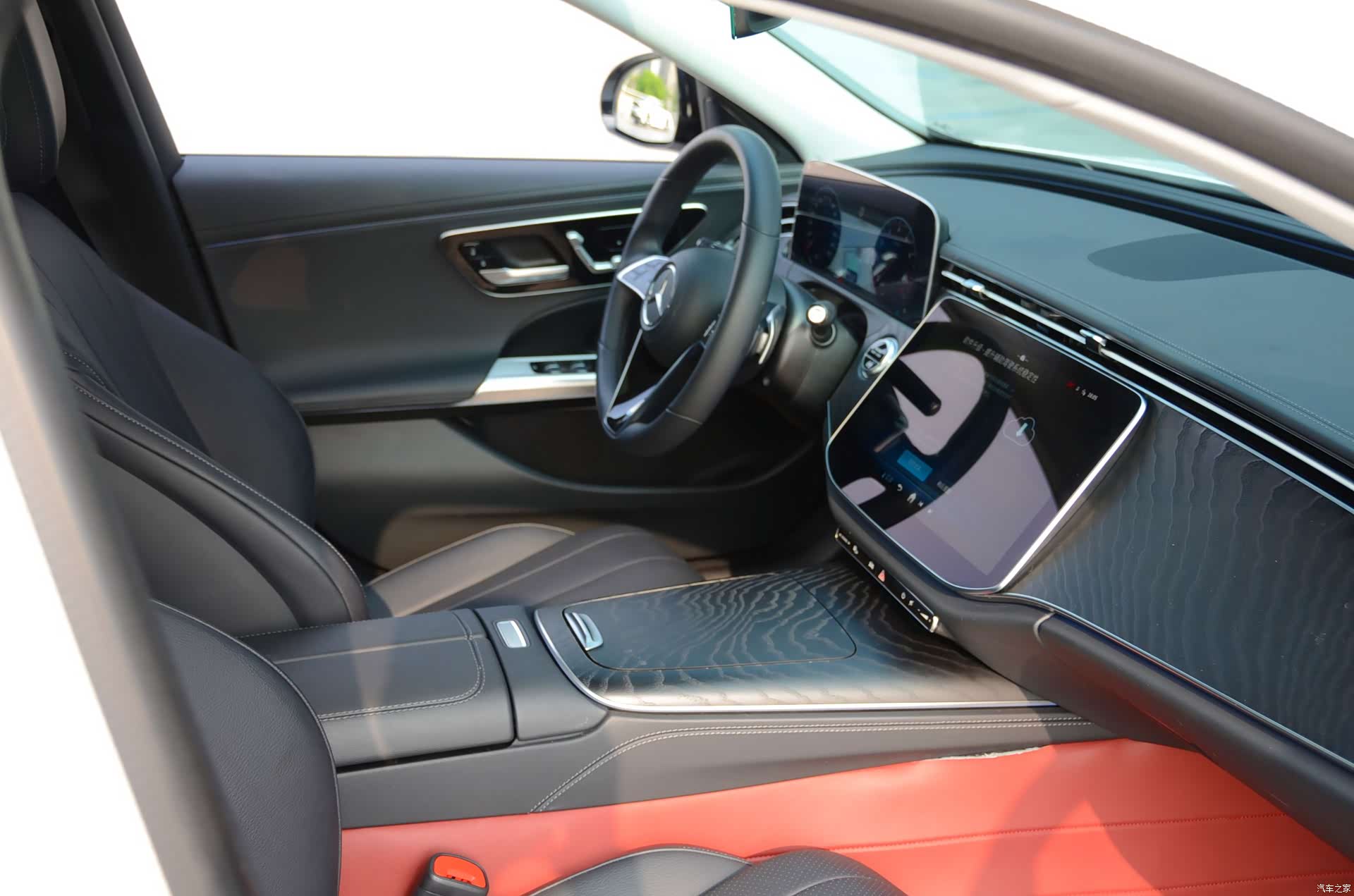 Mercedes-Benz E-Class, 2024 10