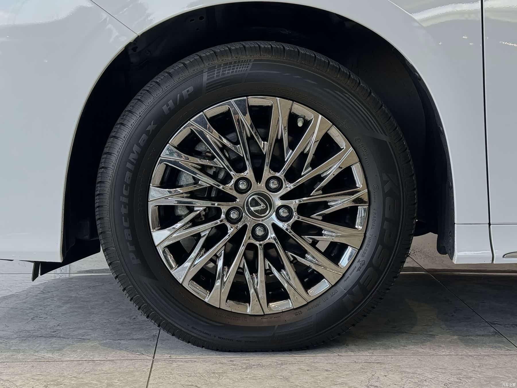 Lexus LM, 2022 6