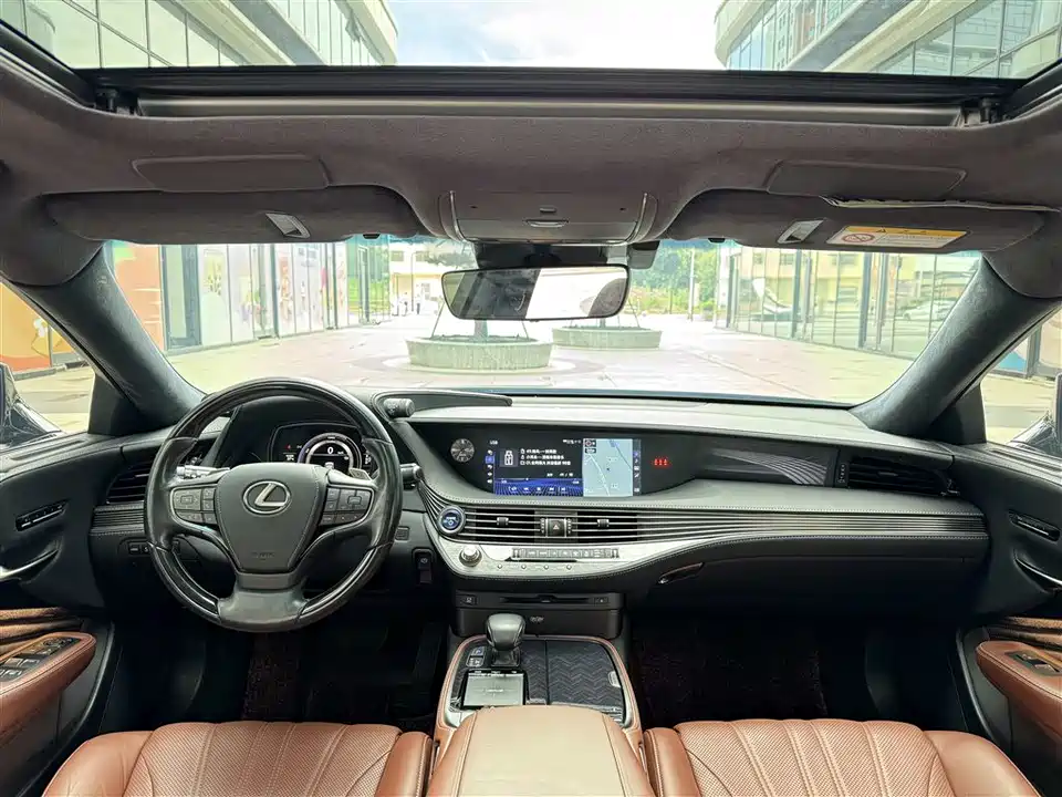 Lexus LS