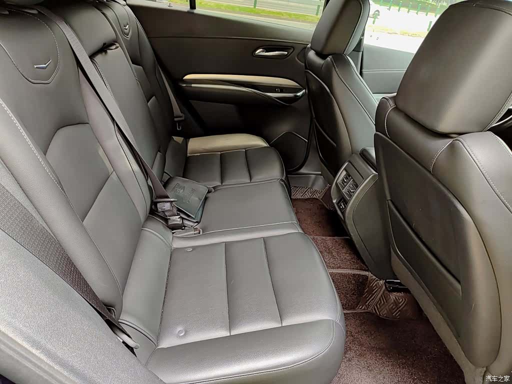 Cadillac XT4, 2021 11