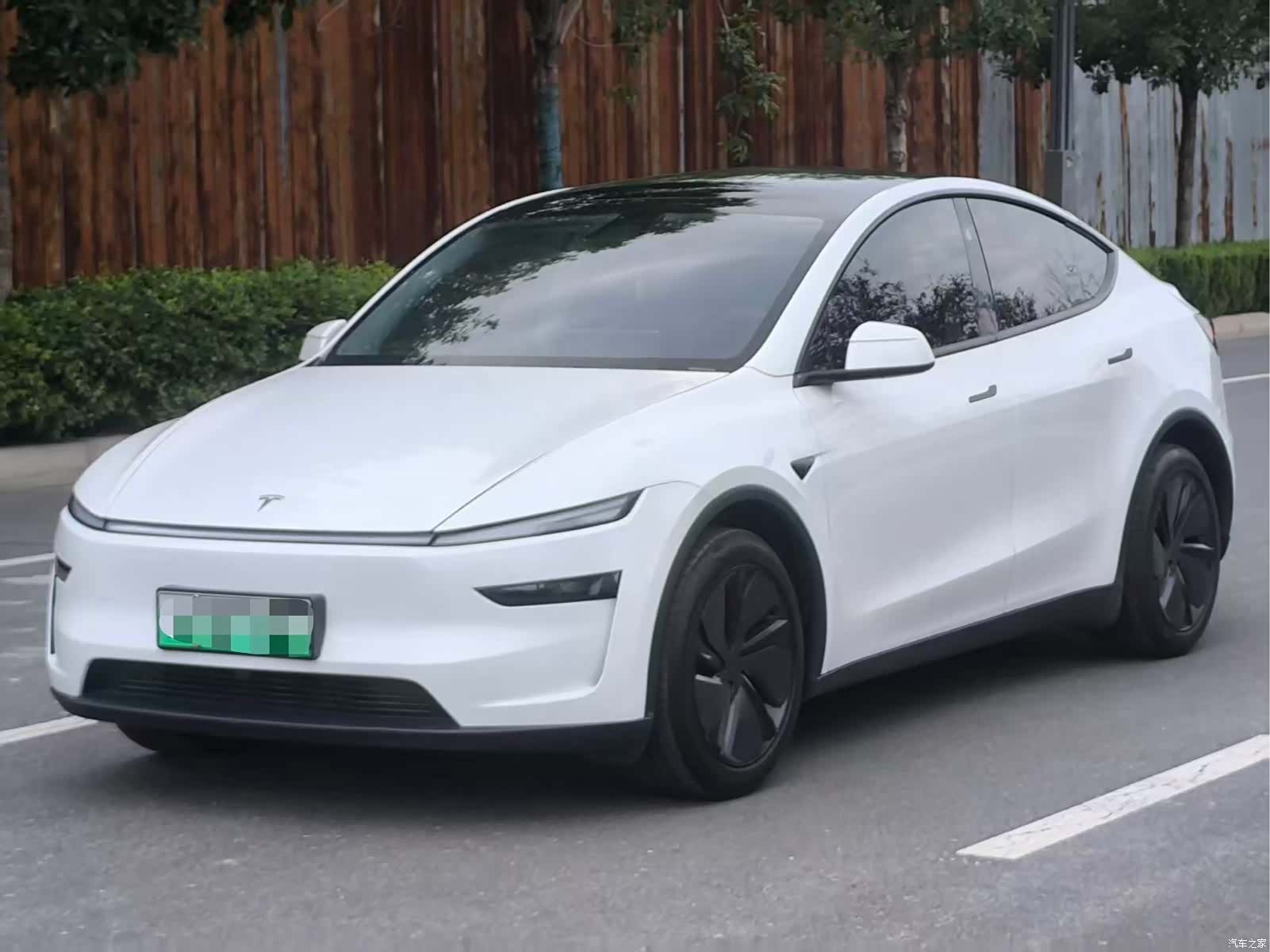 Tesla Model Y, 2025 1