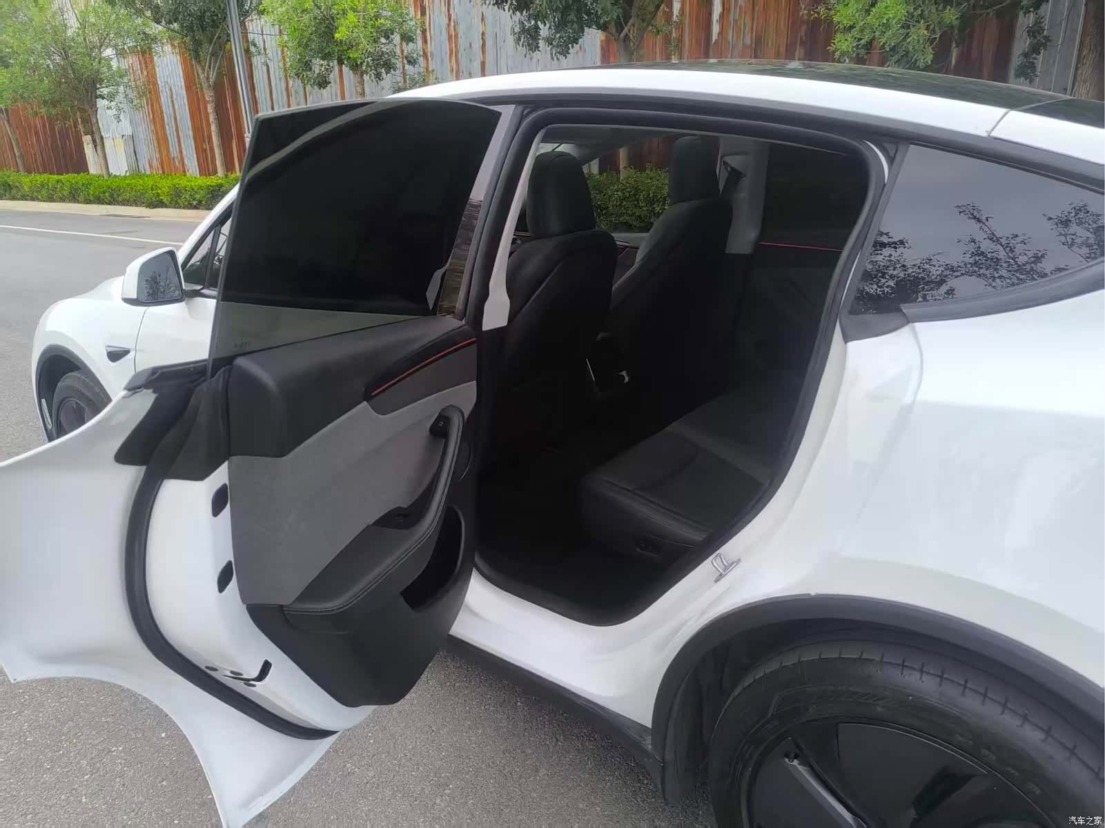 Tesla Model Y, 2025 8