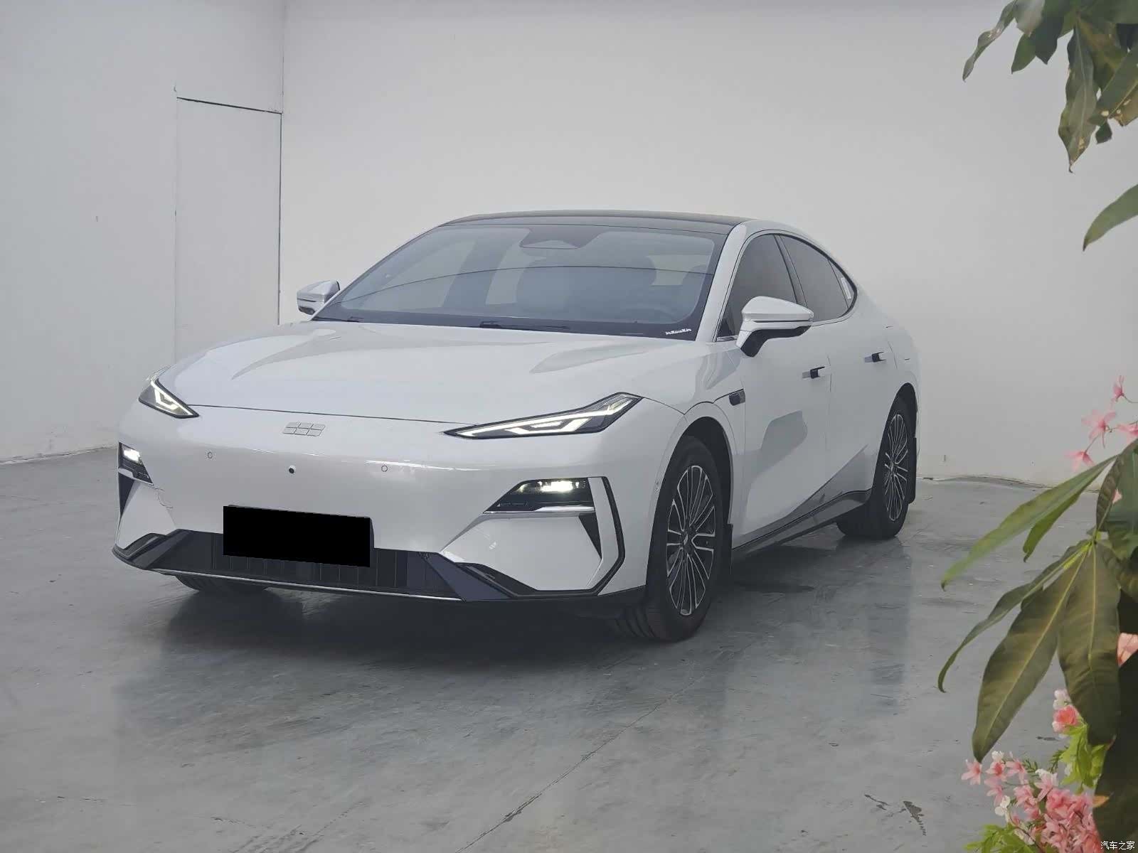 Geely E8, 2025 1