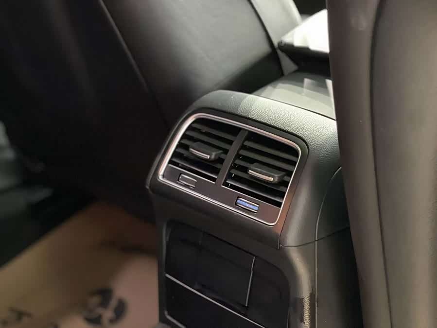 Audi A4L 2015, фото 19