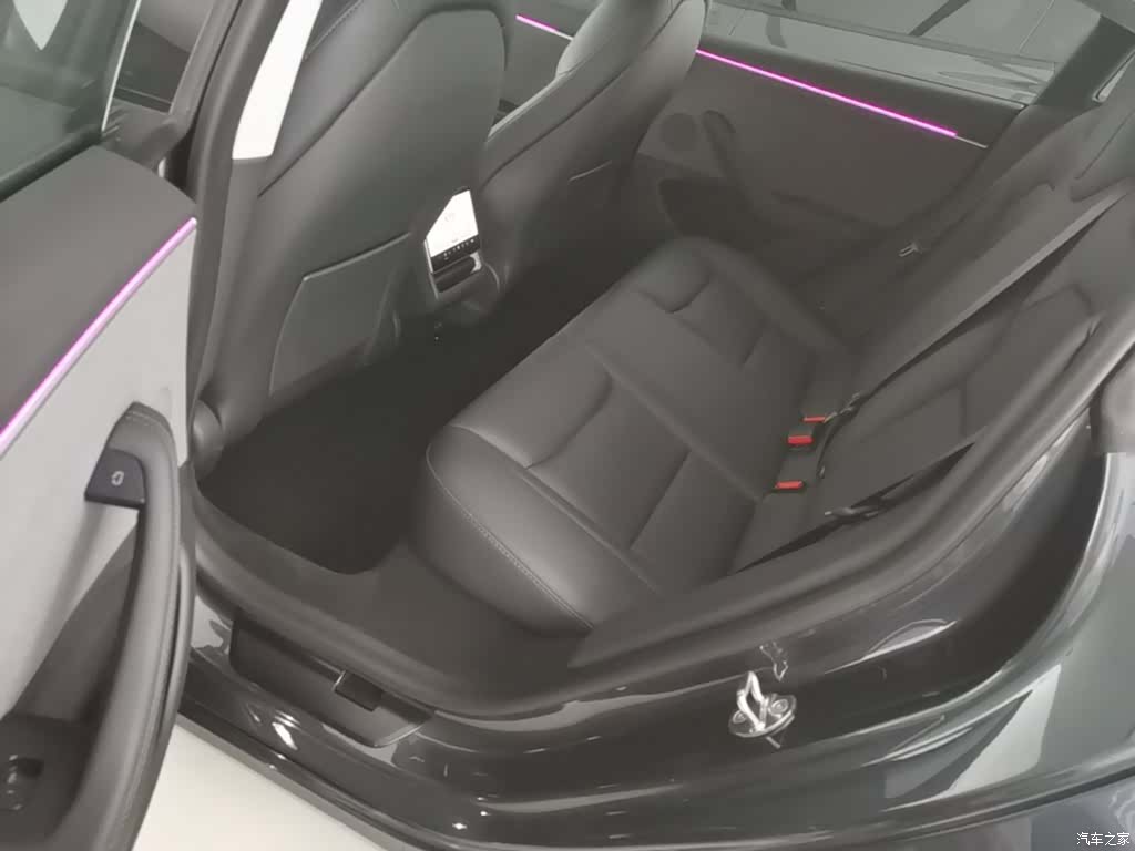 Tesla Model 3, 2024 17