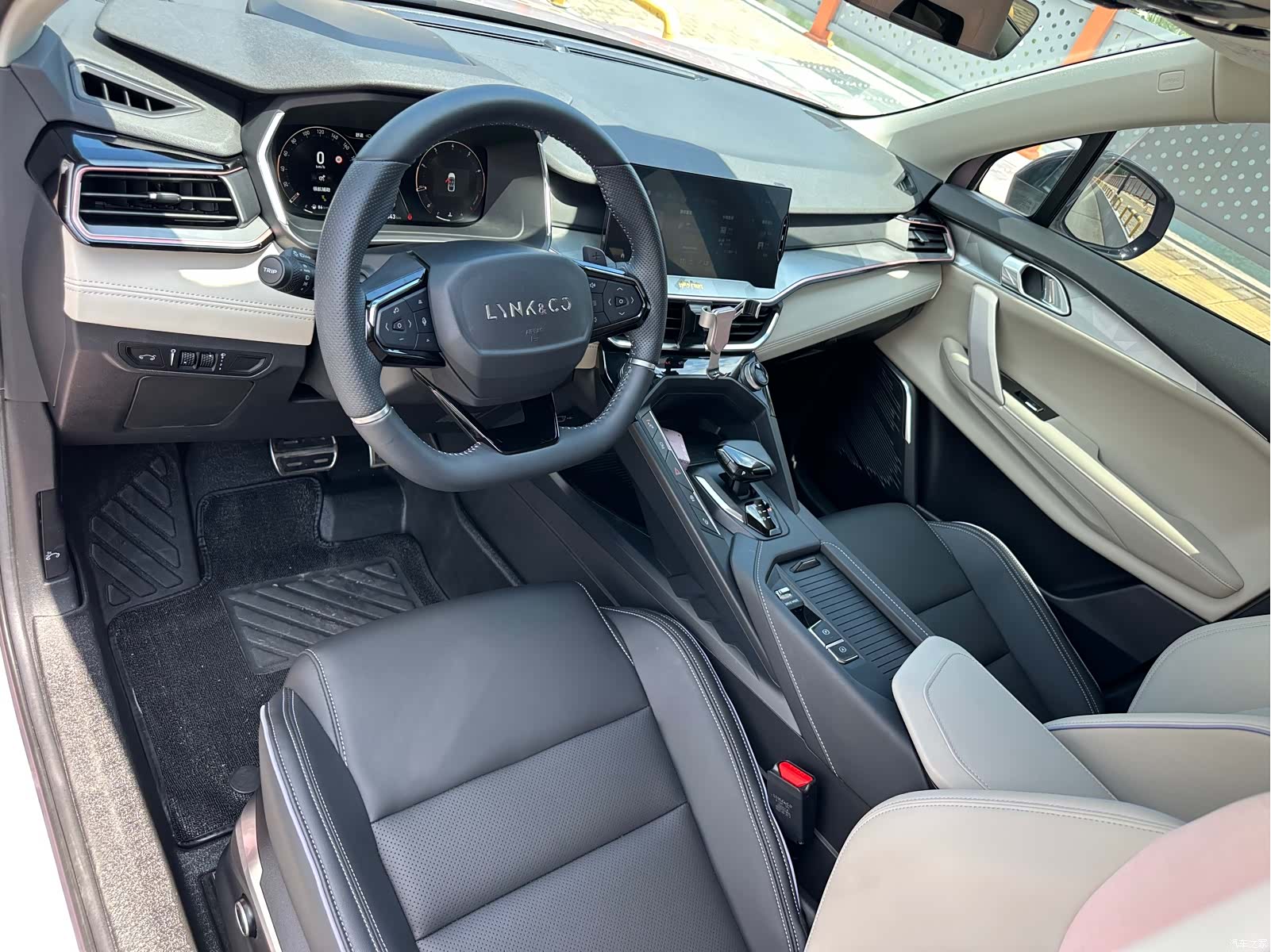Lynk & Co 02, 2022 все фото
