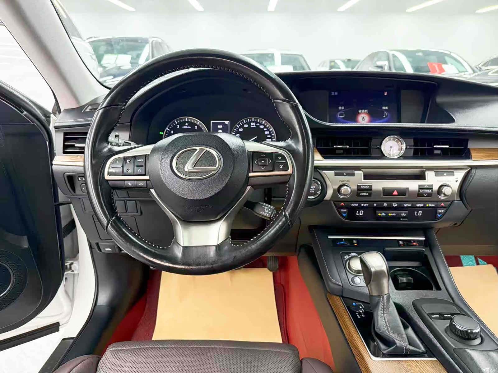 Lexus ES, 2018 16
