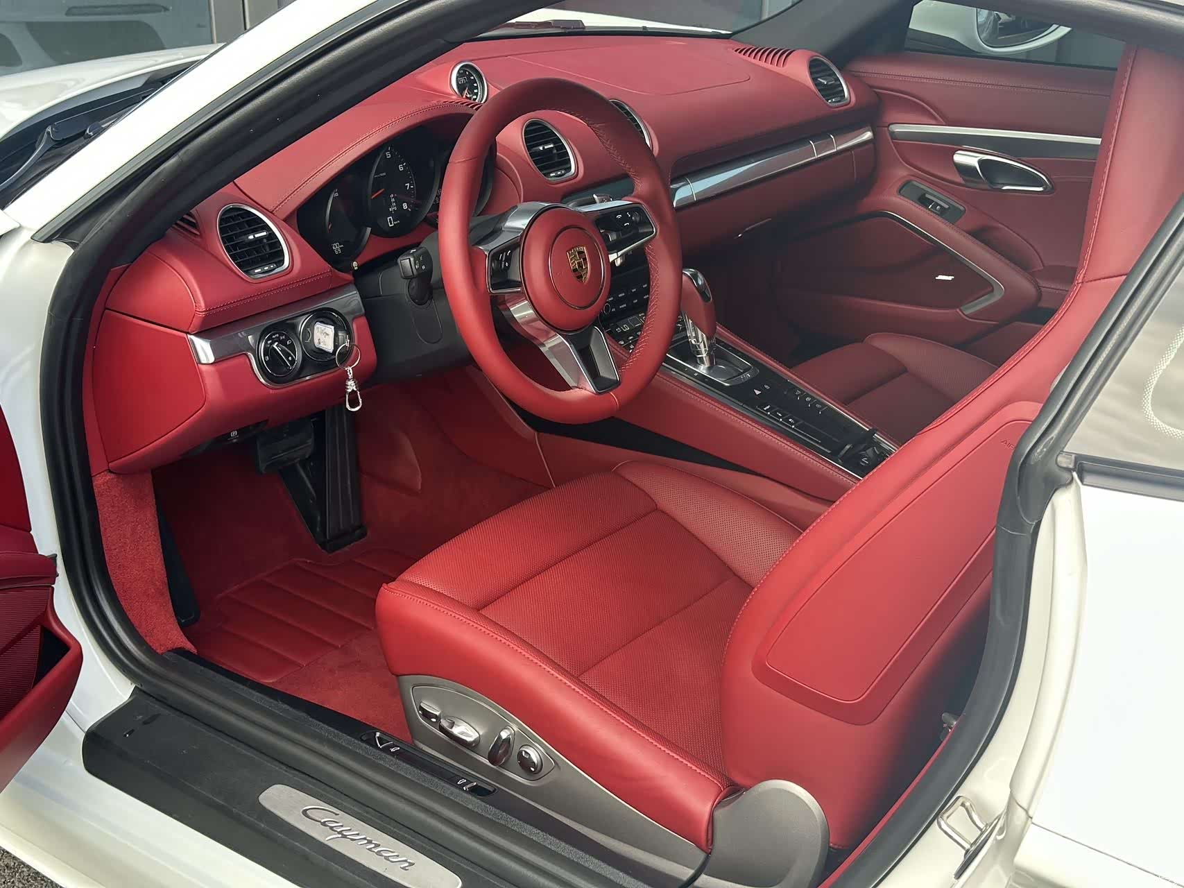 Porsche Cayman, 2019 все фото
