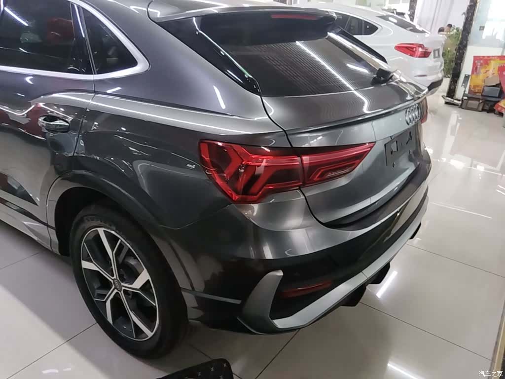 Audi Q3, 2023 4
