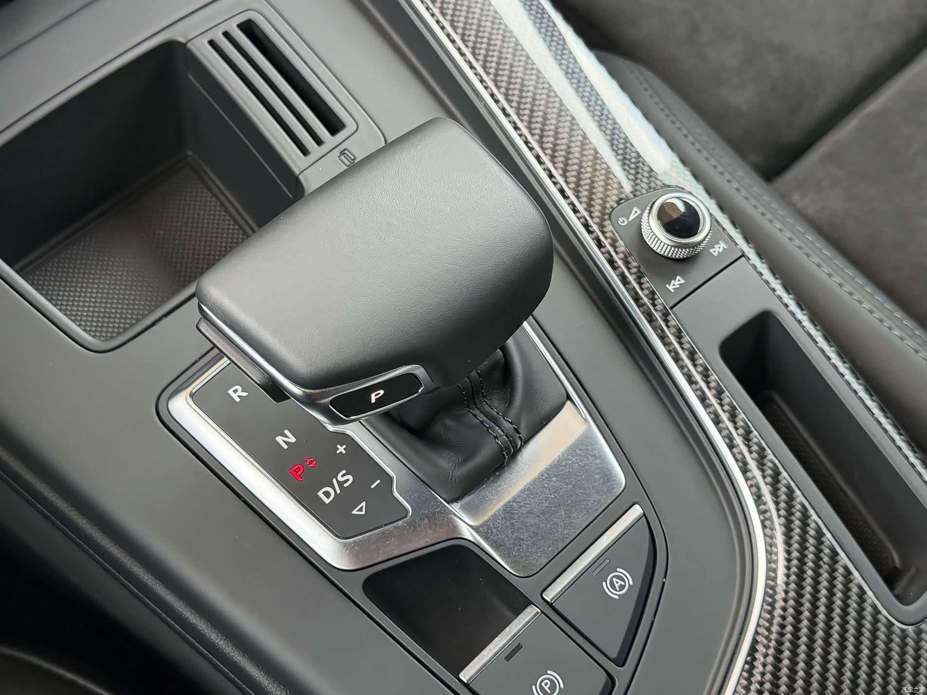 Audi A4L, 2022 9