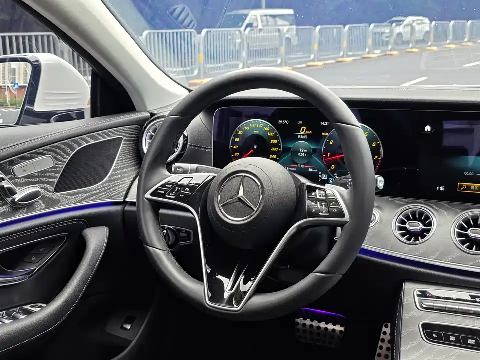 Mercedes-Benz CLS Mercedes-Benz CLS