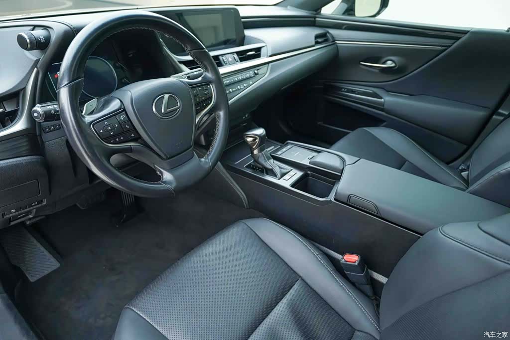 Lexus ES, 2019 10