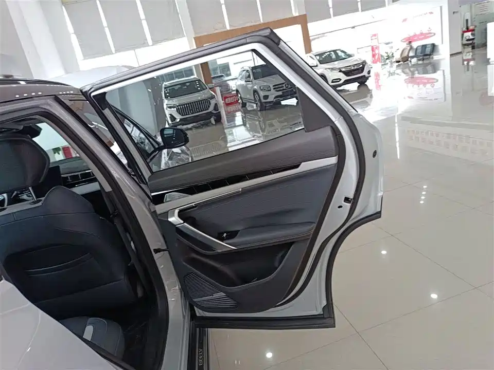 Geely Atlas L