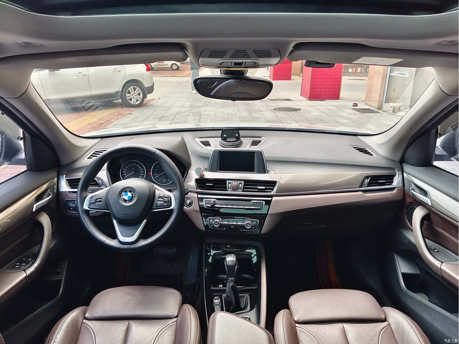 BMW X1, 2018 все фото