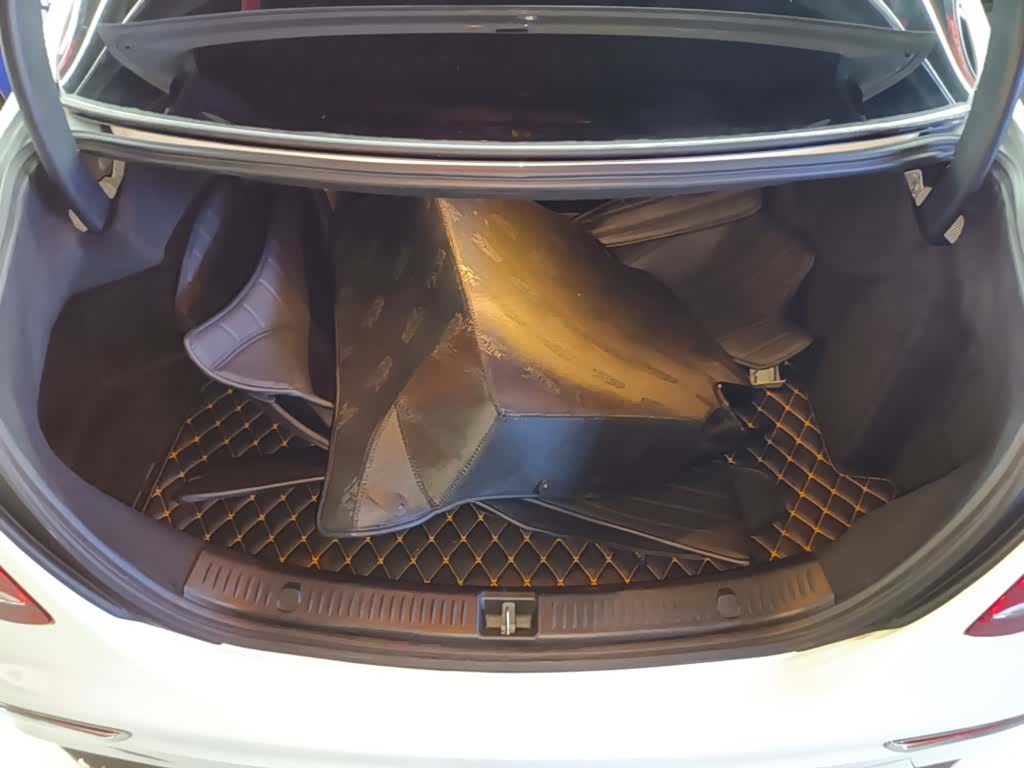 Mercedes-Benz E-Class, 2019 19