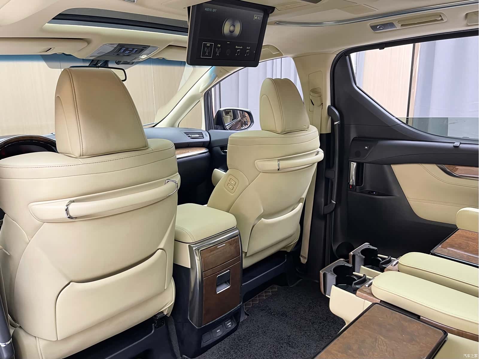 Toyota Alphard, 2018 все фото