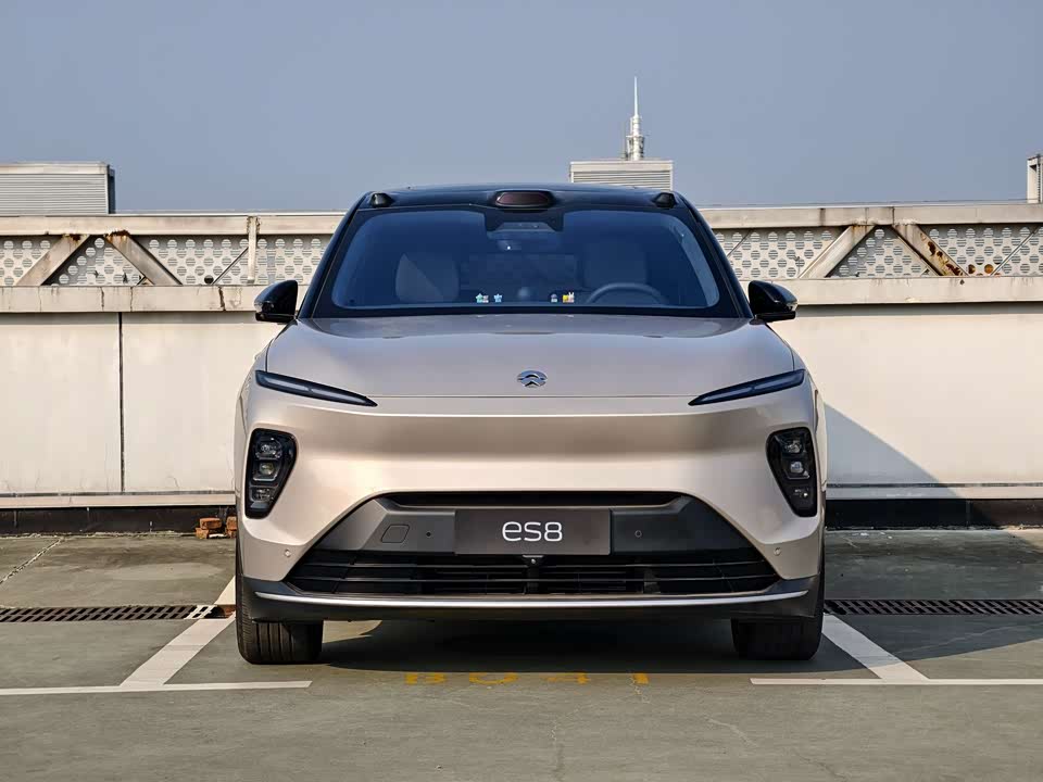 NIO ES8
