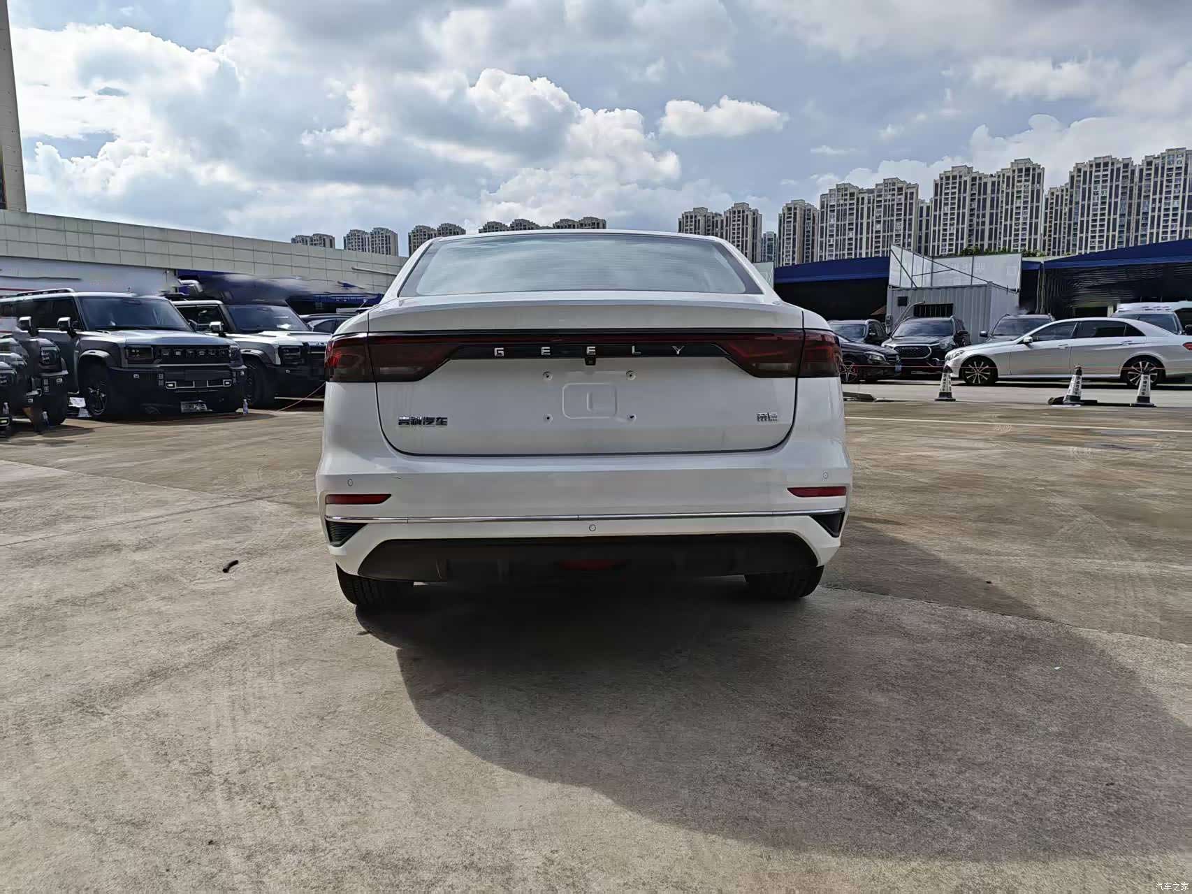 Geely Emgrand, 2021 14