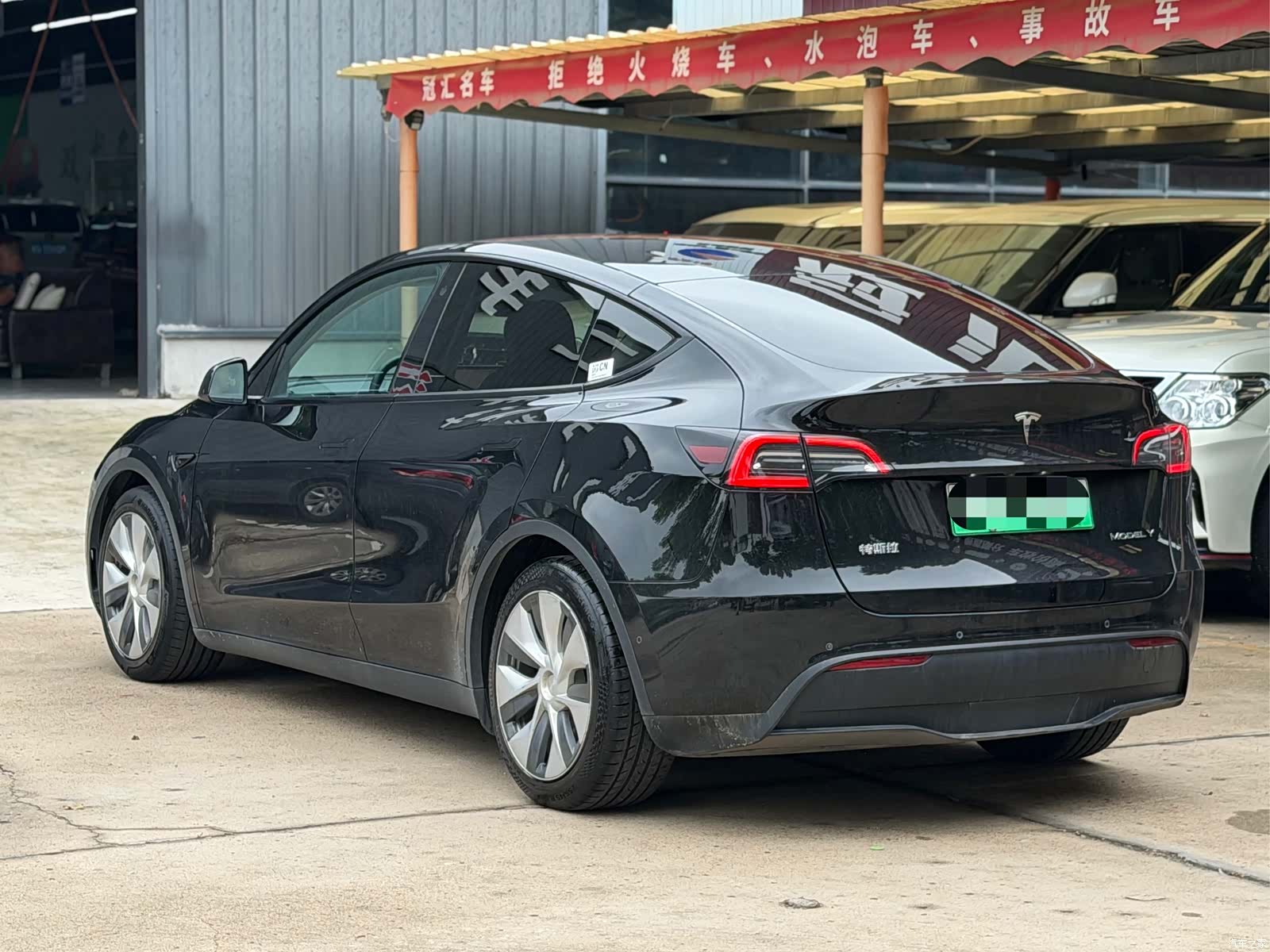Tesla Model Y, 2022 4