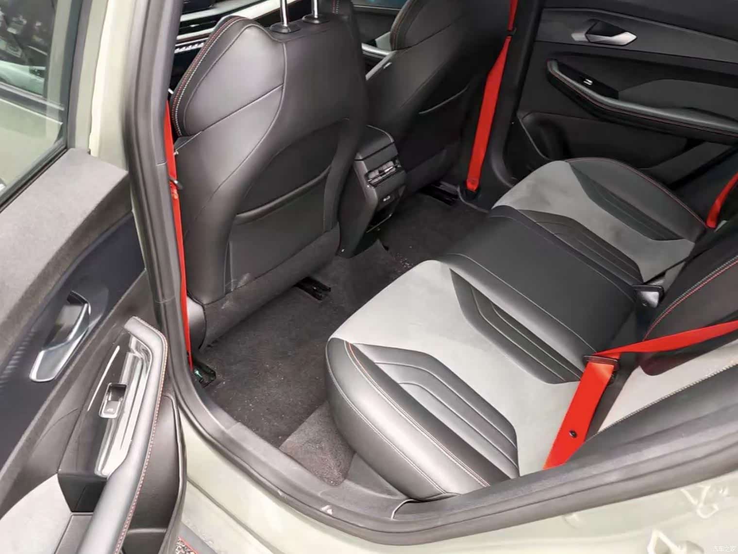 Geely Binray, 2022 11