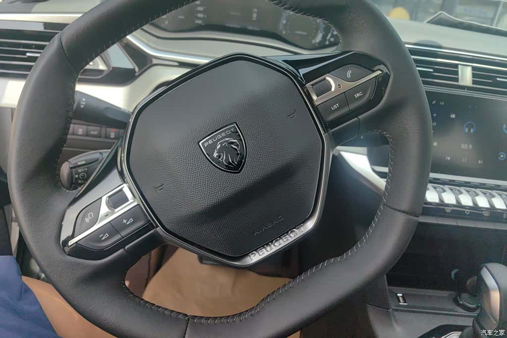 Peugeot 408, 2025 15
