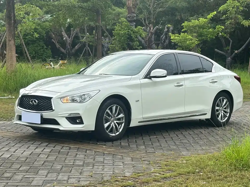 Infiniti Q50L