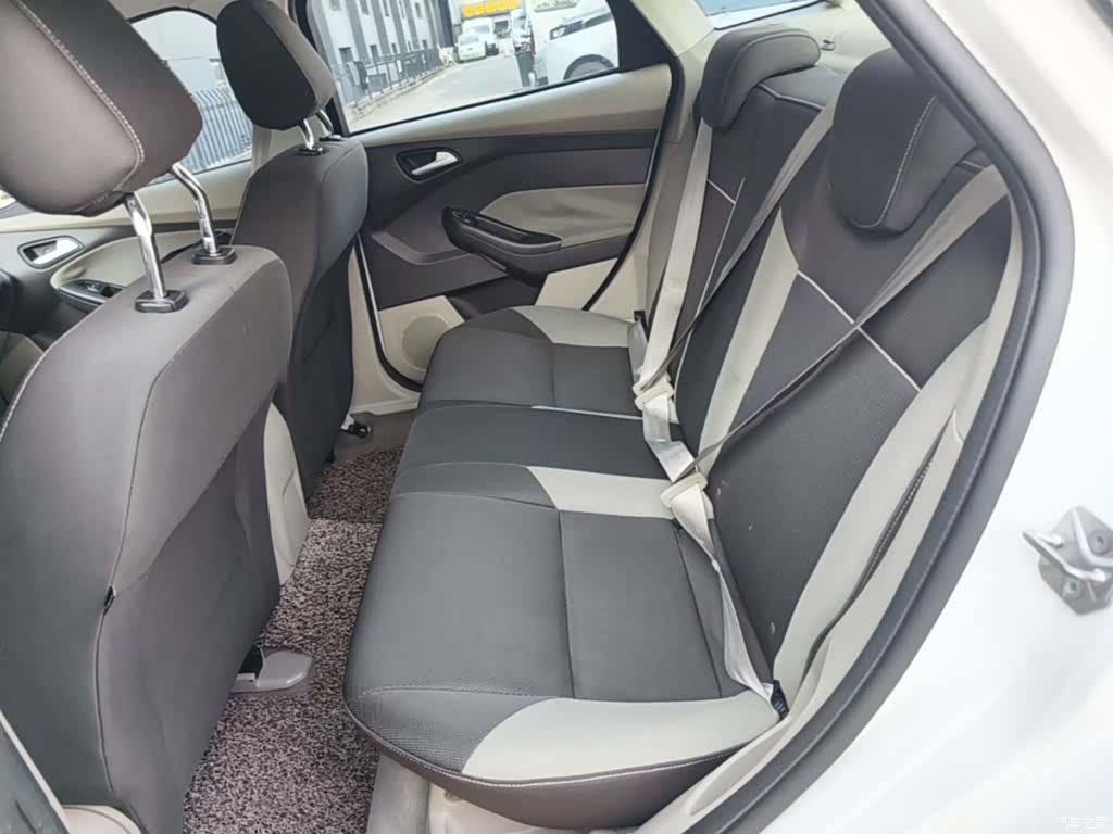 Ford Focus, 2015 17