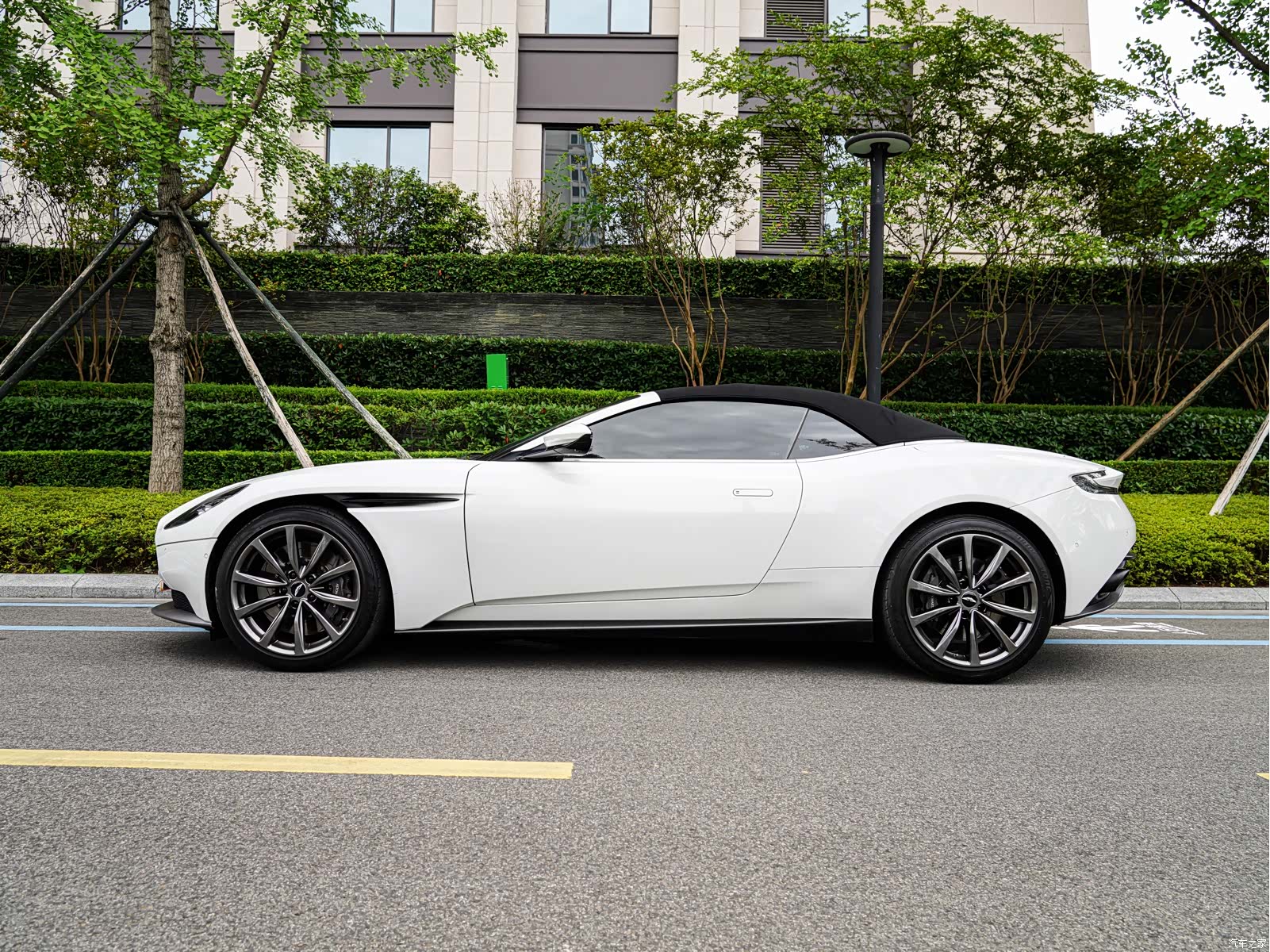 Aston Martin DB11, 2020 26