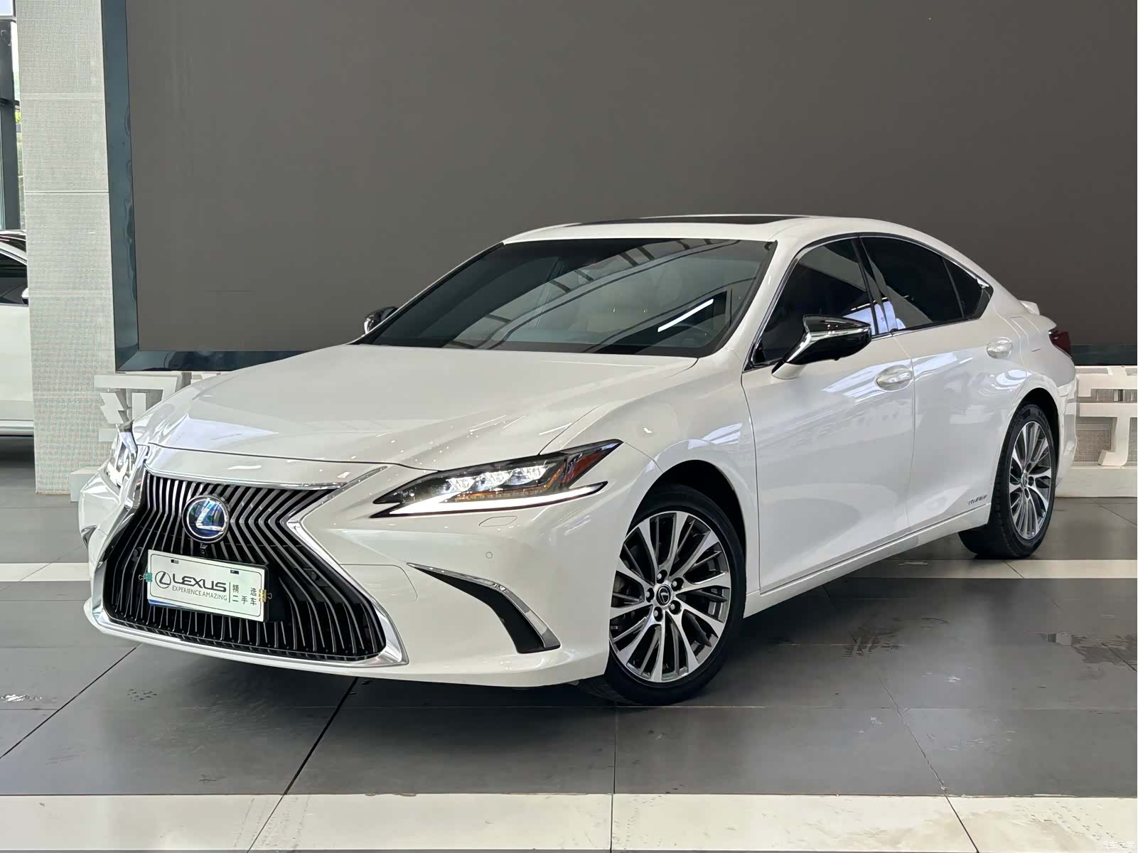 Lexus ES, 2021 1