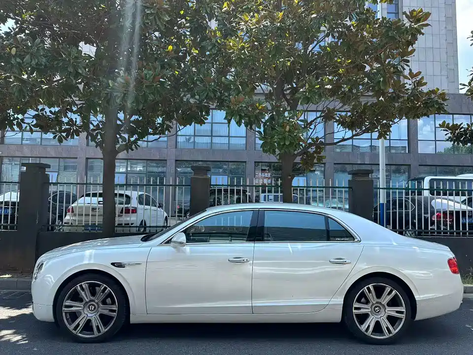 Bentley Flying
