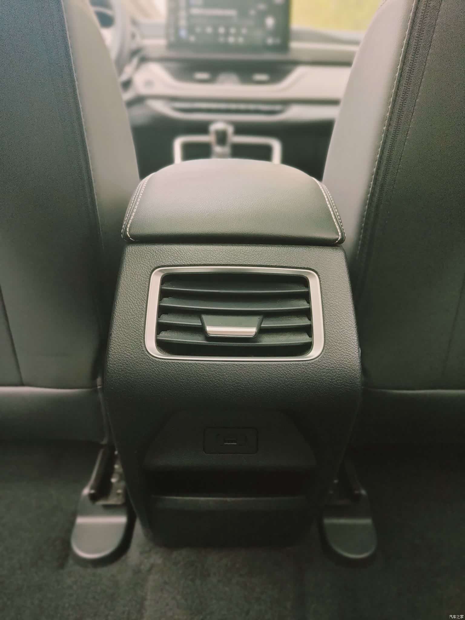 Geely X6, 2020 13
