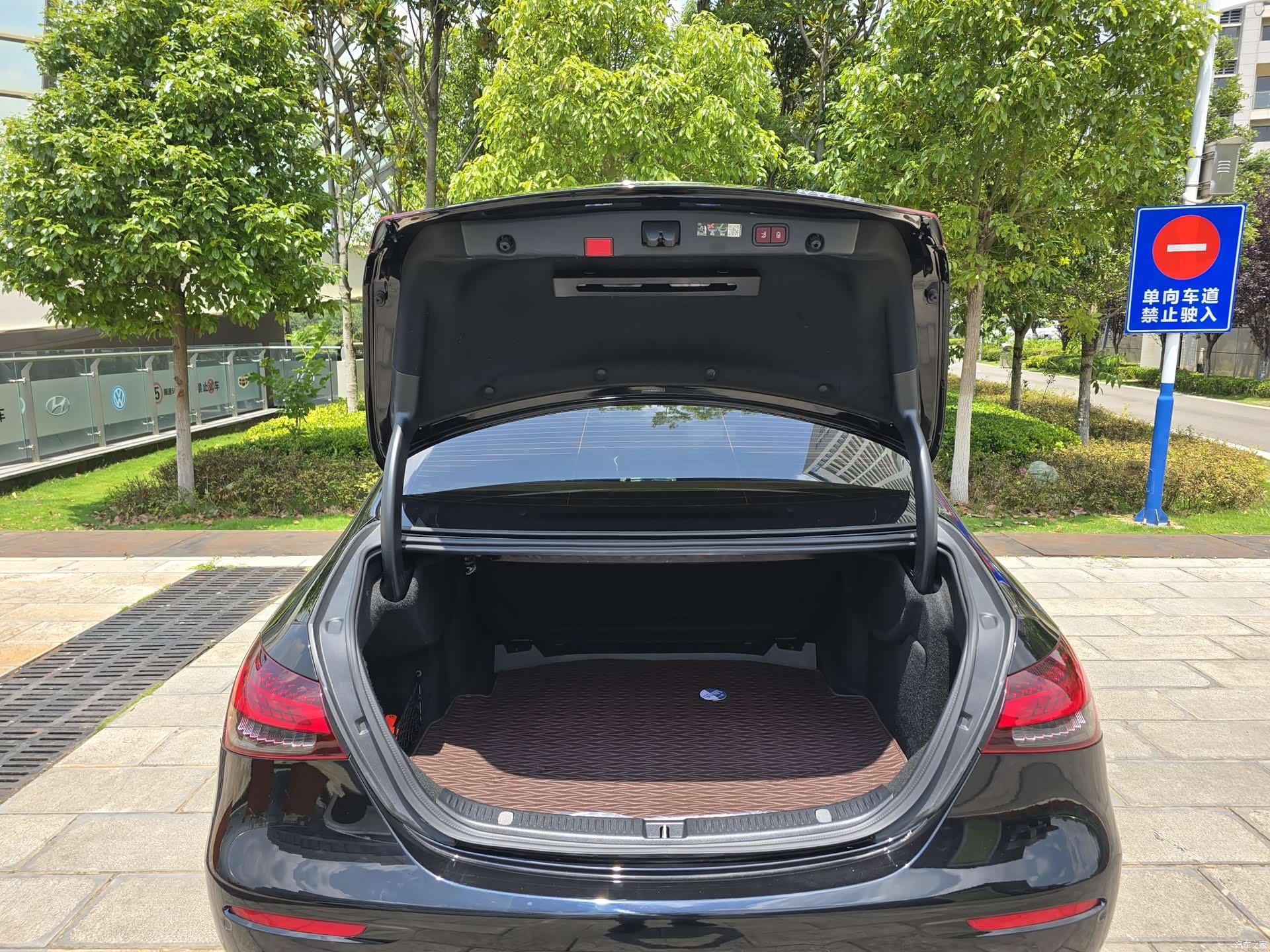 Mercedes-Benz E-Class, 2023 17