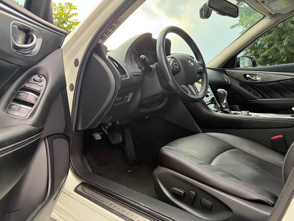 Infiniti Q50L