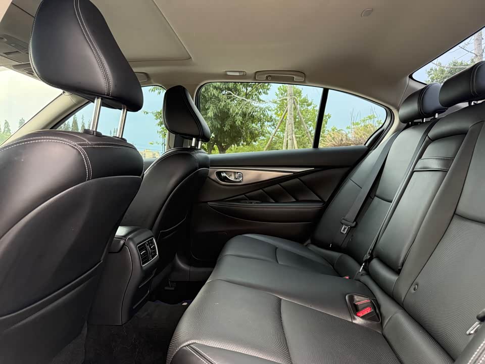 Infiniti Q50L