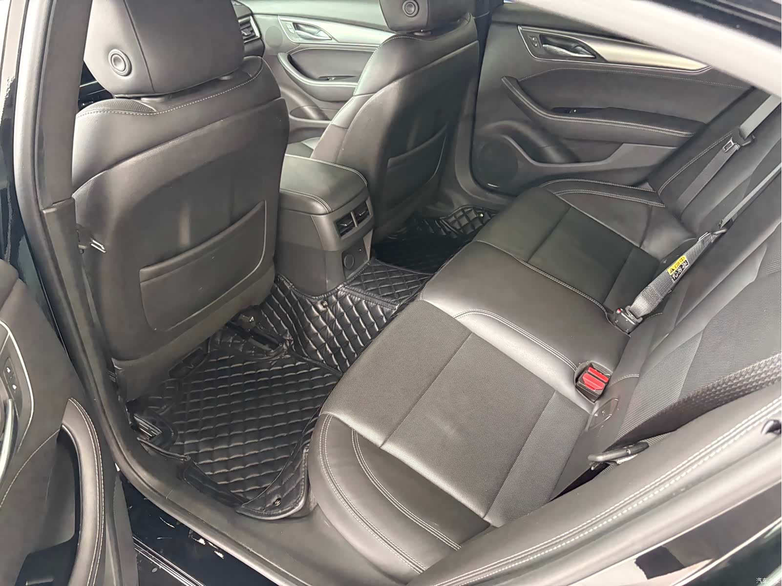 Cadillac CT5, 2022 все фото