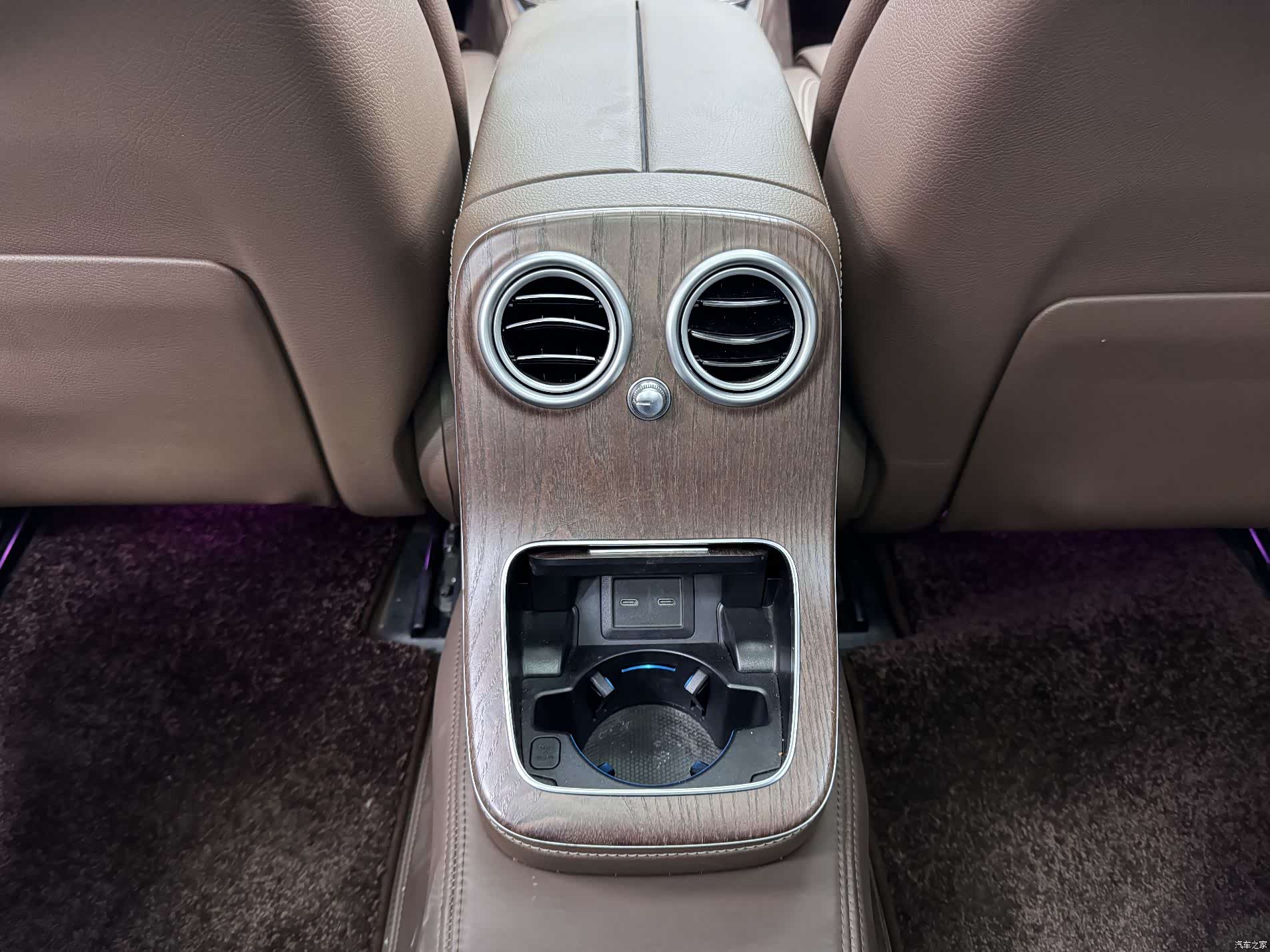 Mercedes-Benz E-Class, 2022 18