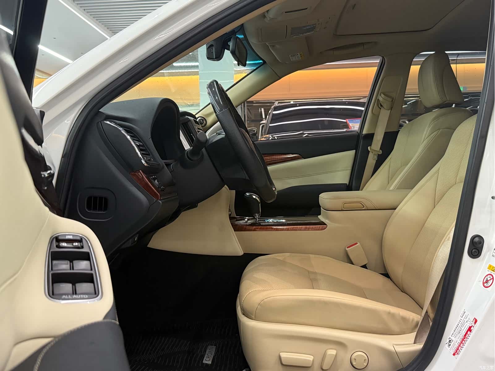 Toyota Crown, 2016 все фото