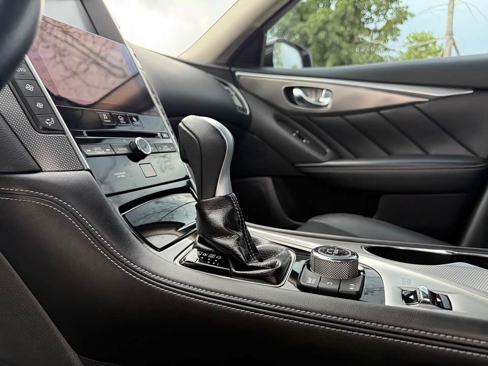 Infiniti Q50L