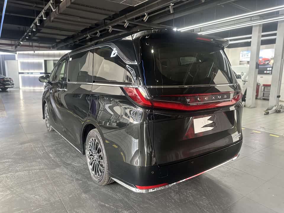 Lexus LM Lexus LM