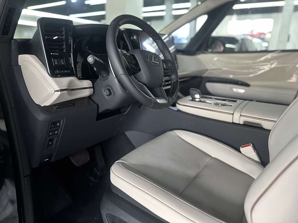Lexus LM Lexus LM