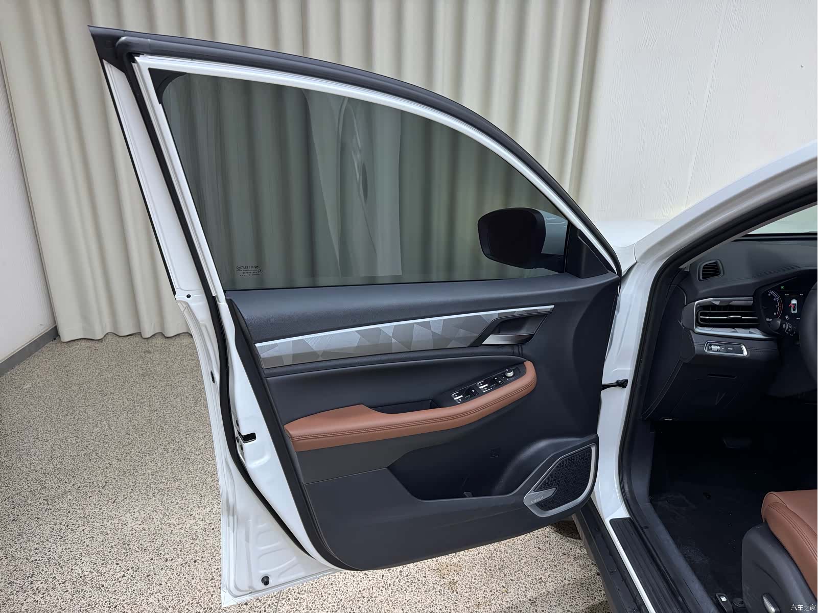 Geely X6, 2024 13