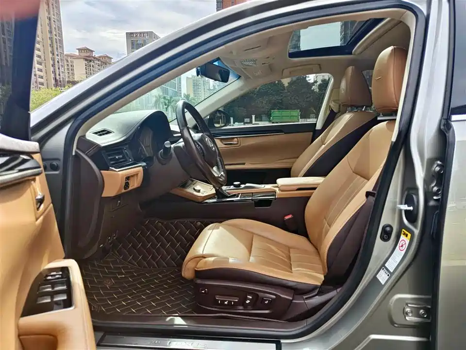 Lexus ES