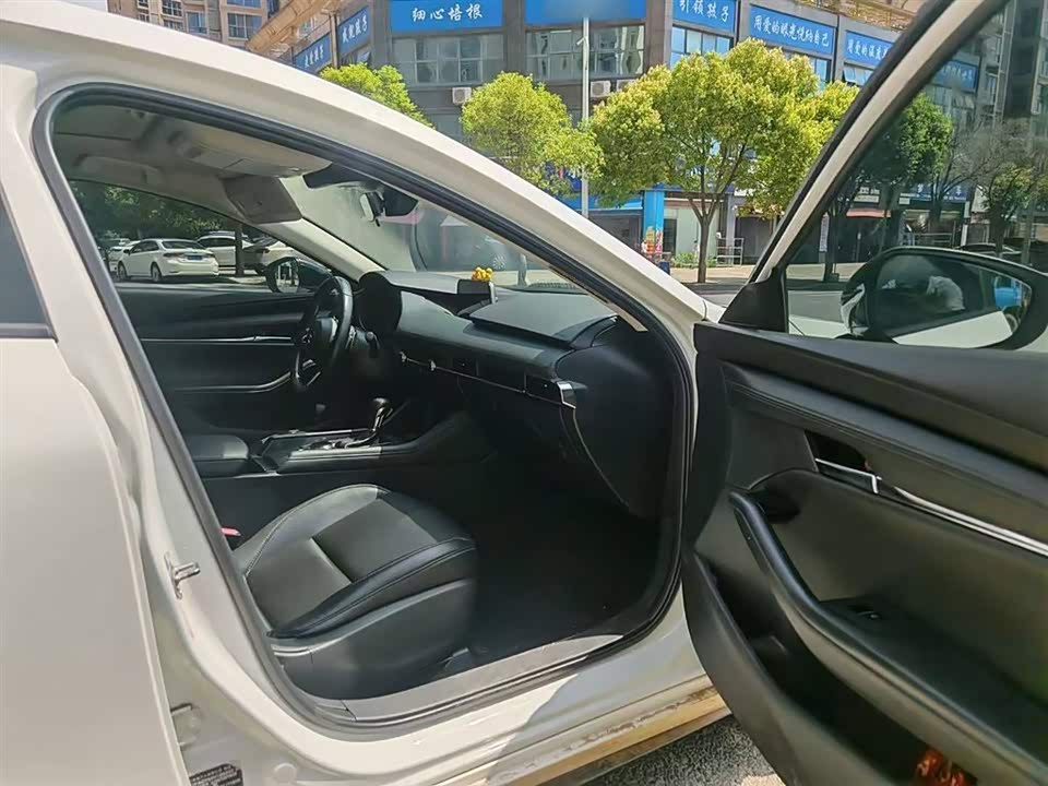 Mazda 3 Angkesaila