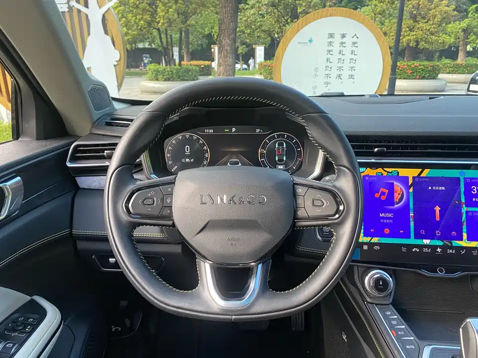Lynk & Co 05