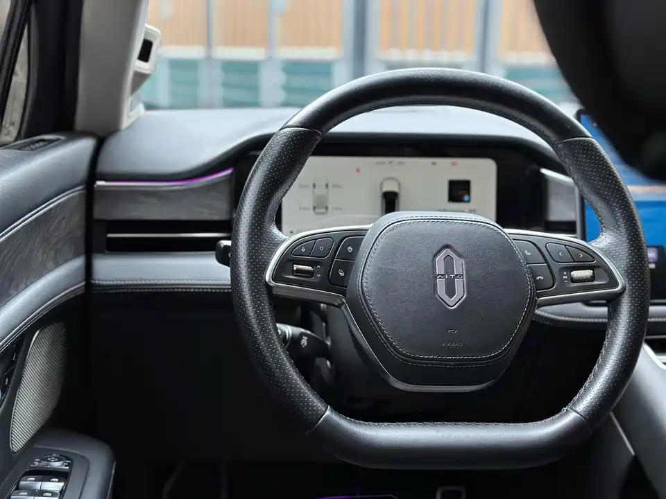 AITO Ask the world M5