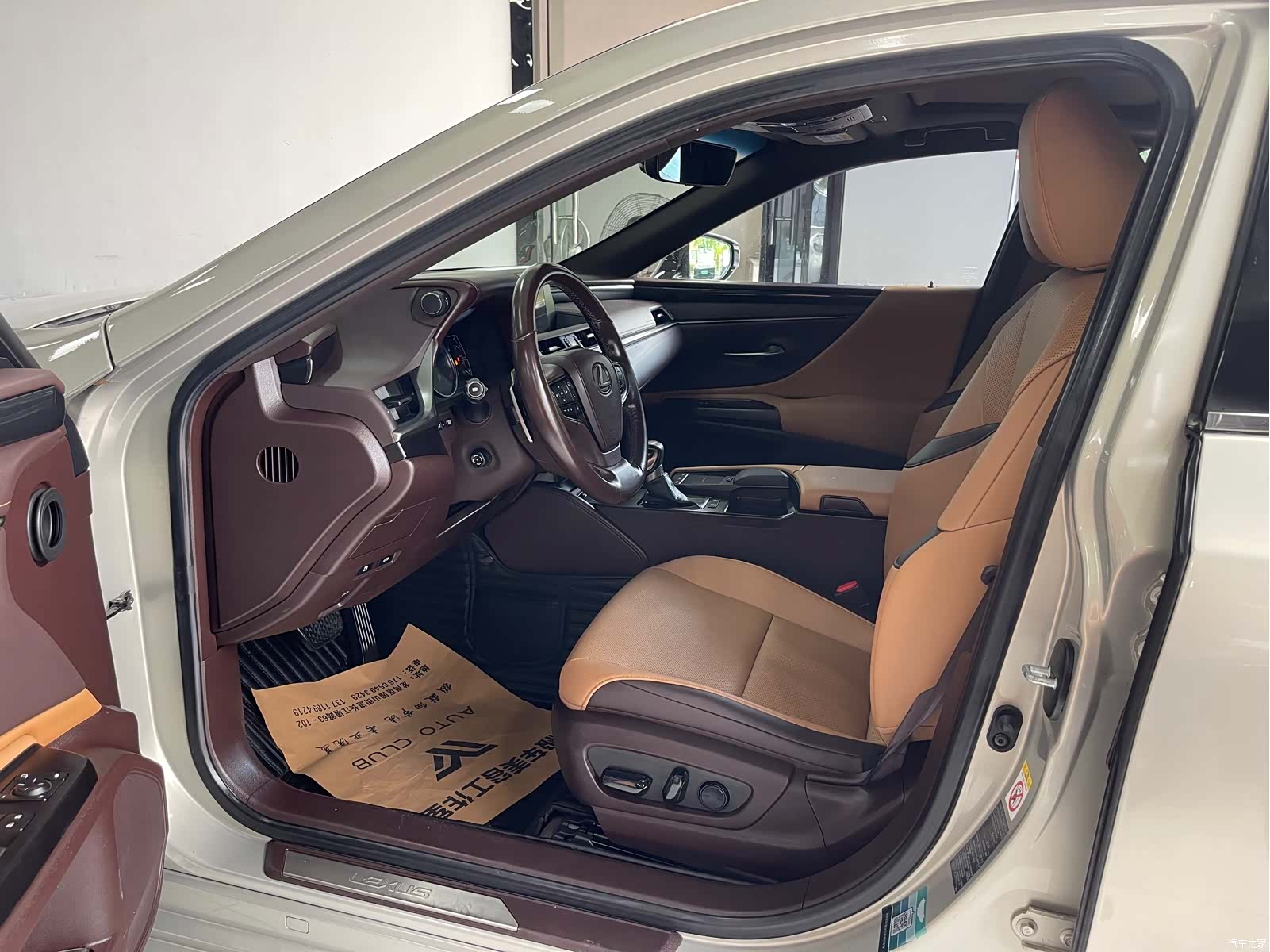 Lexus ES, 2019 4